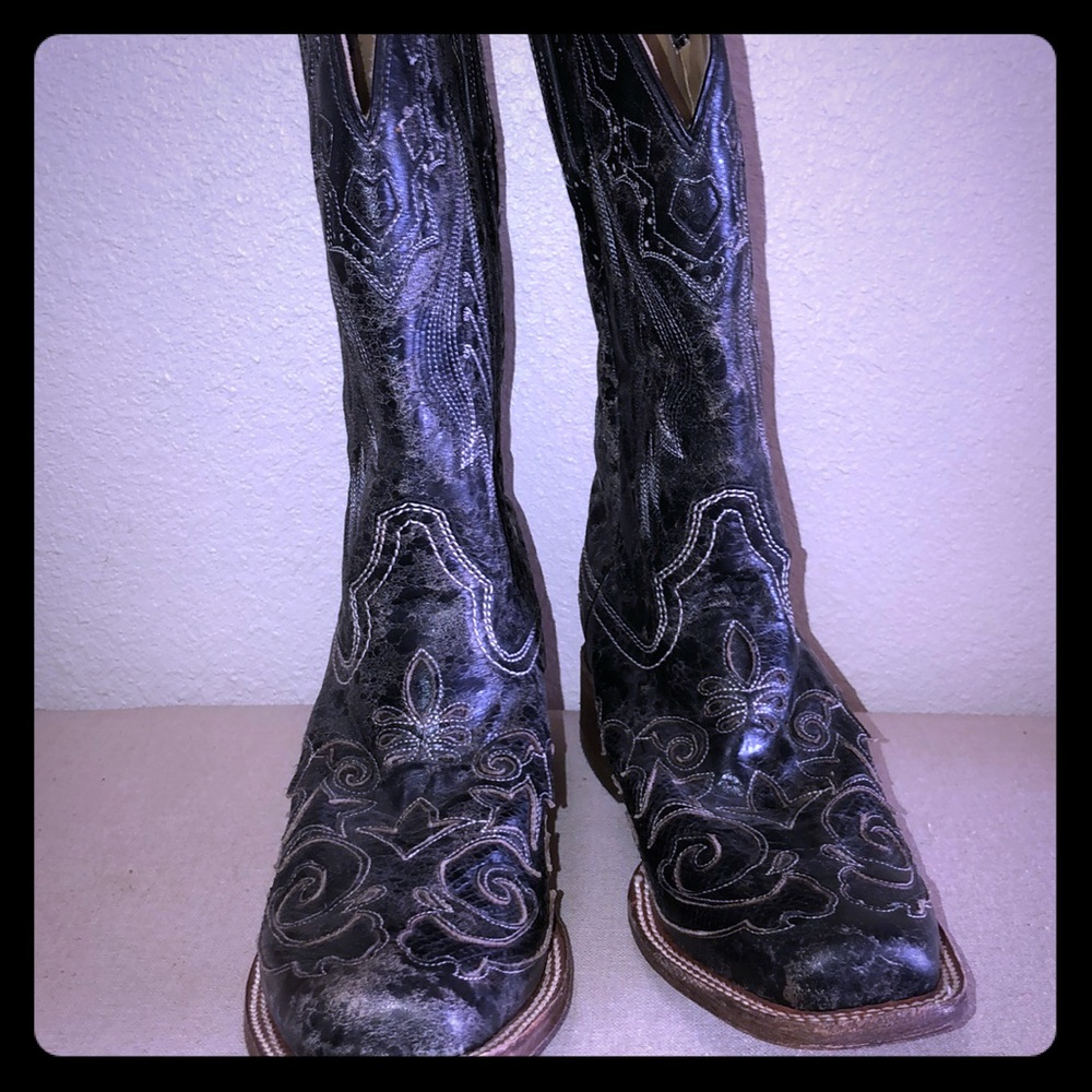 Cute black boots